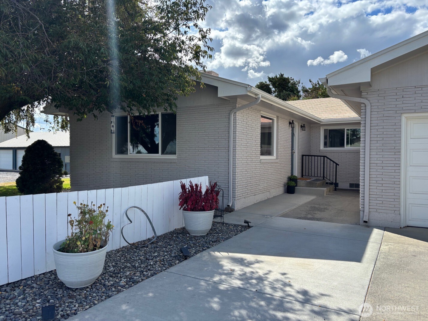 17165 Road 11 NW