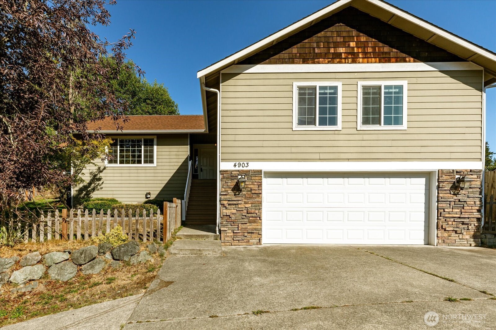 4903 Reindeer Road
