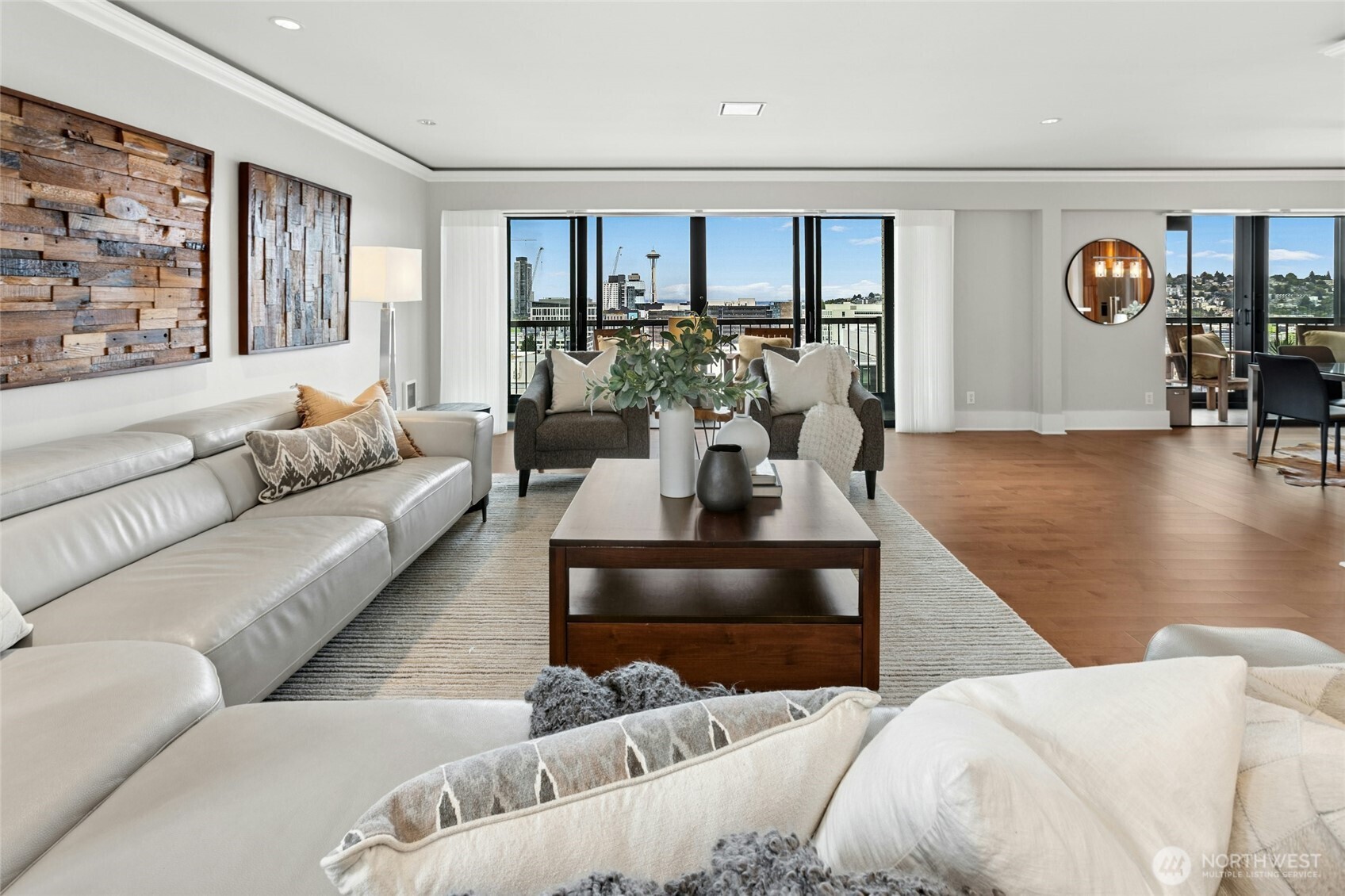 320 Melrose Avenue E #704