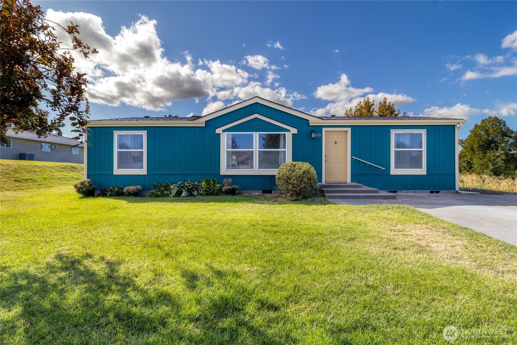 1015 W Whitman Drive