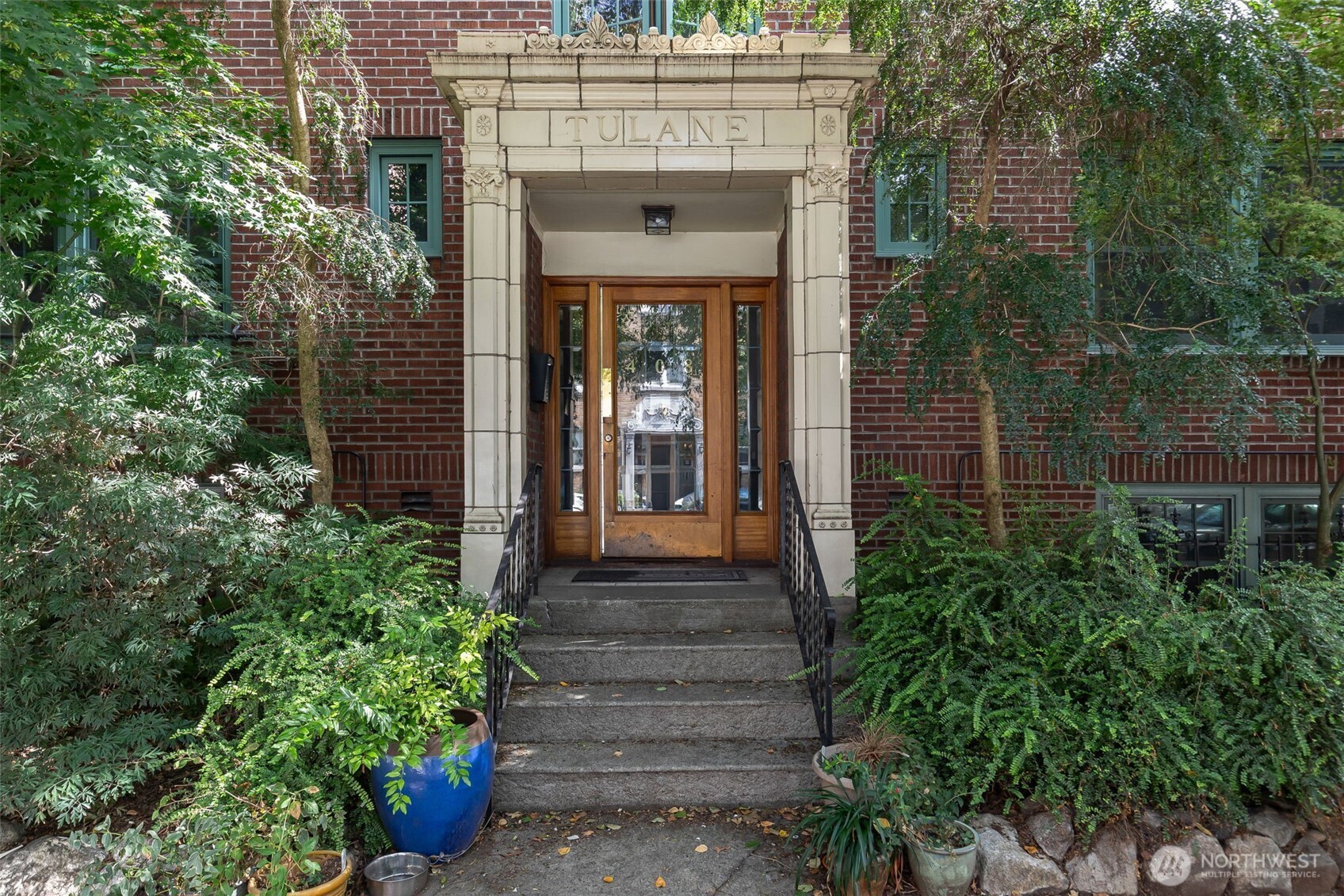 408 Bellevue Avenue E #201