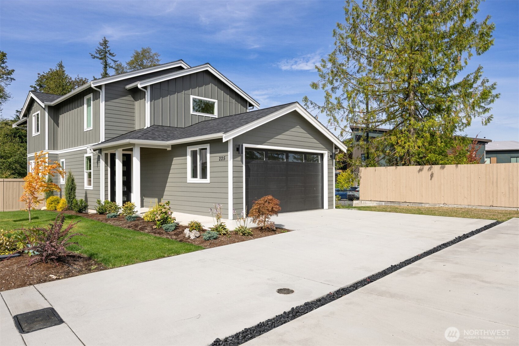 225 N 54th Place
