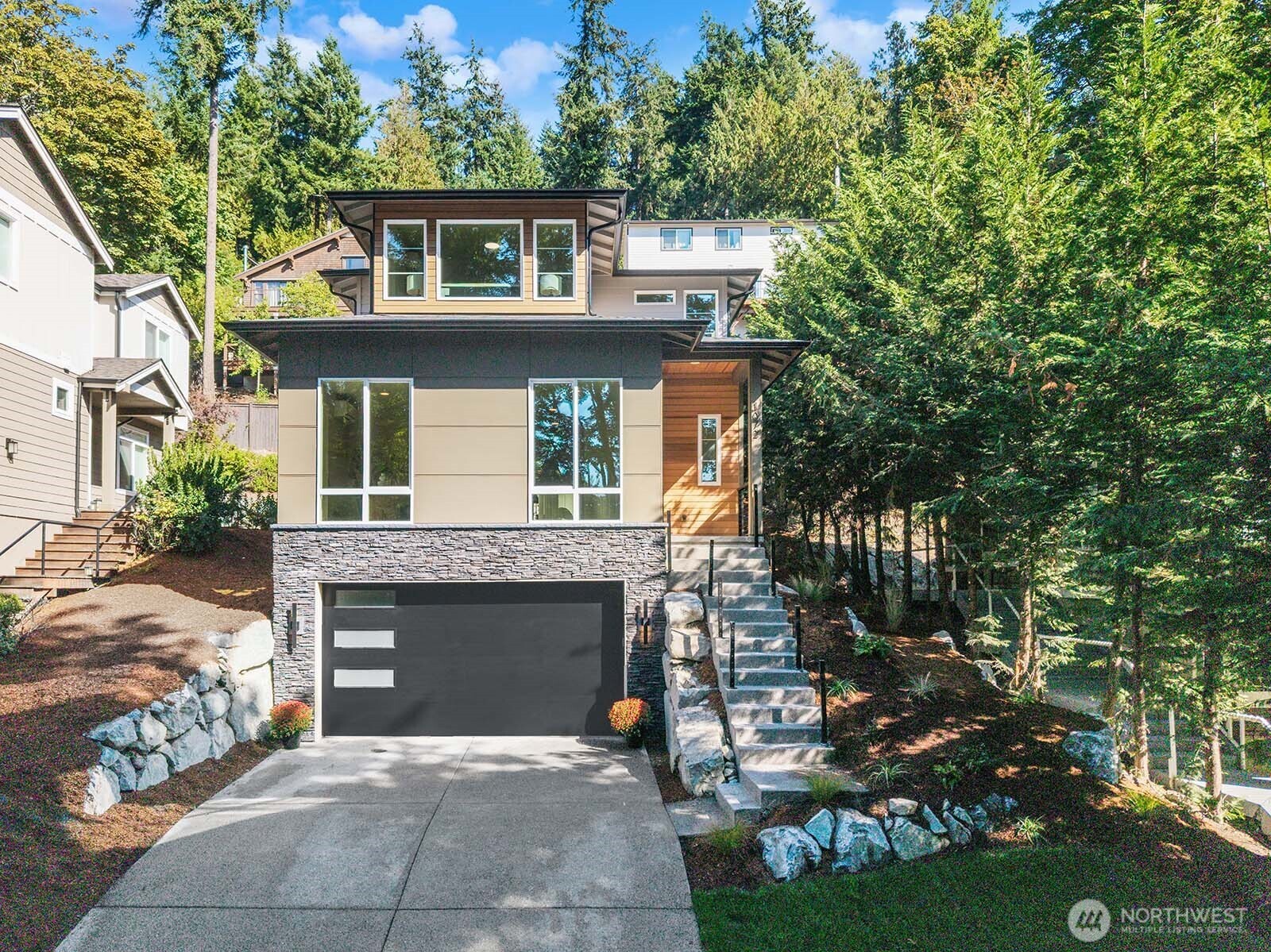 1072 205th Avenue NE