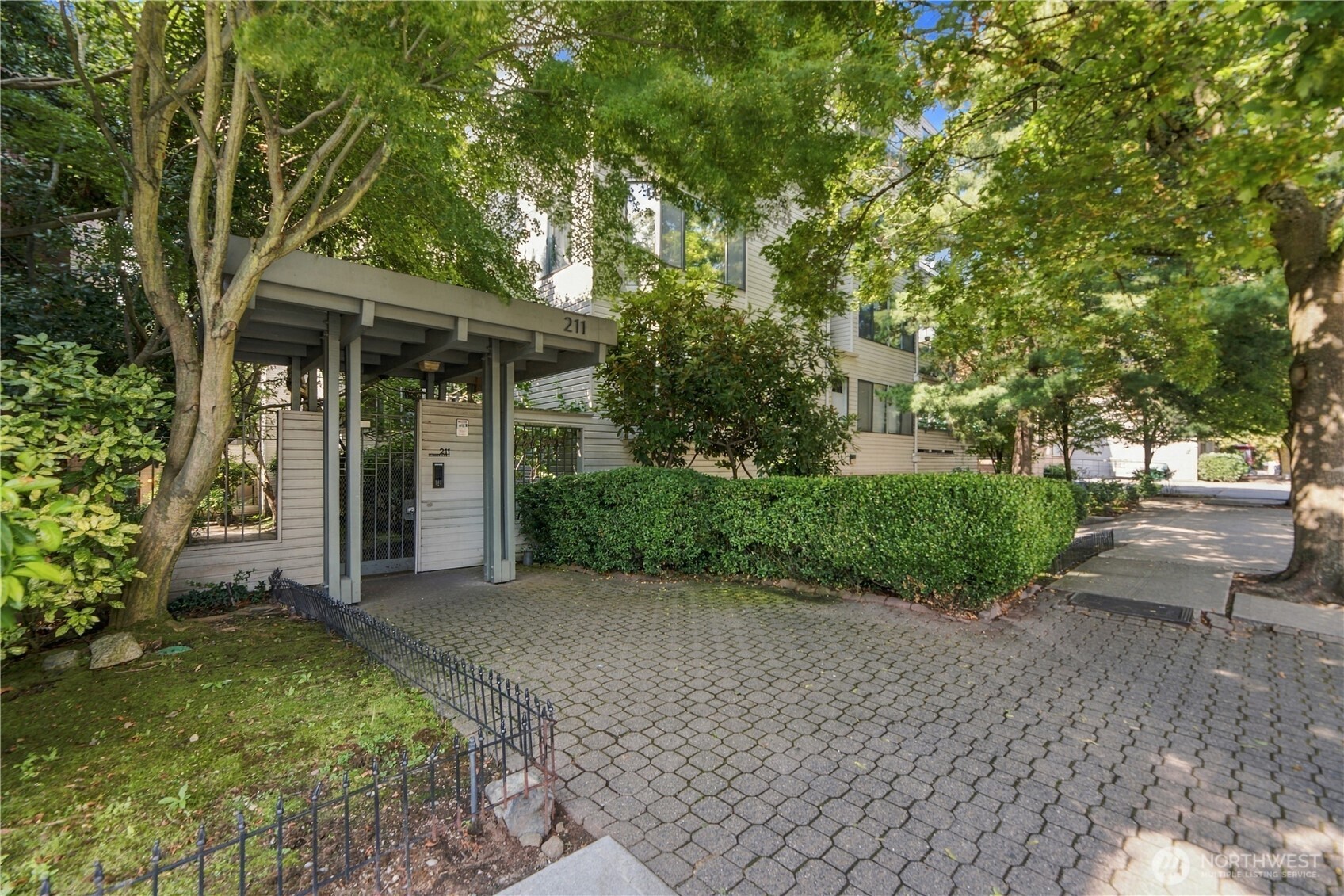 211 Summit Avenue E #108