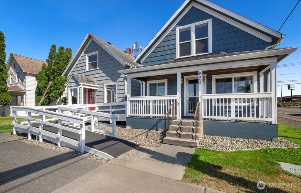 623 W Market Street
