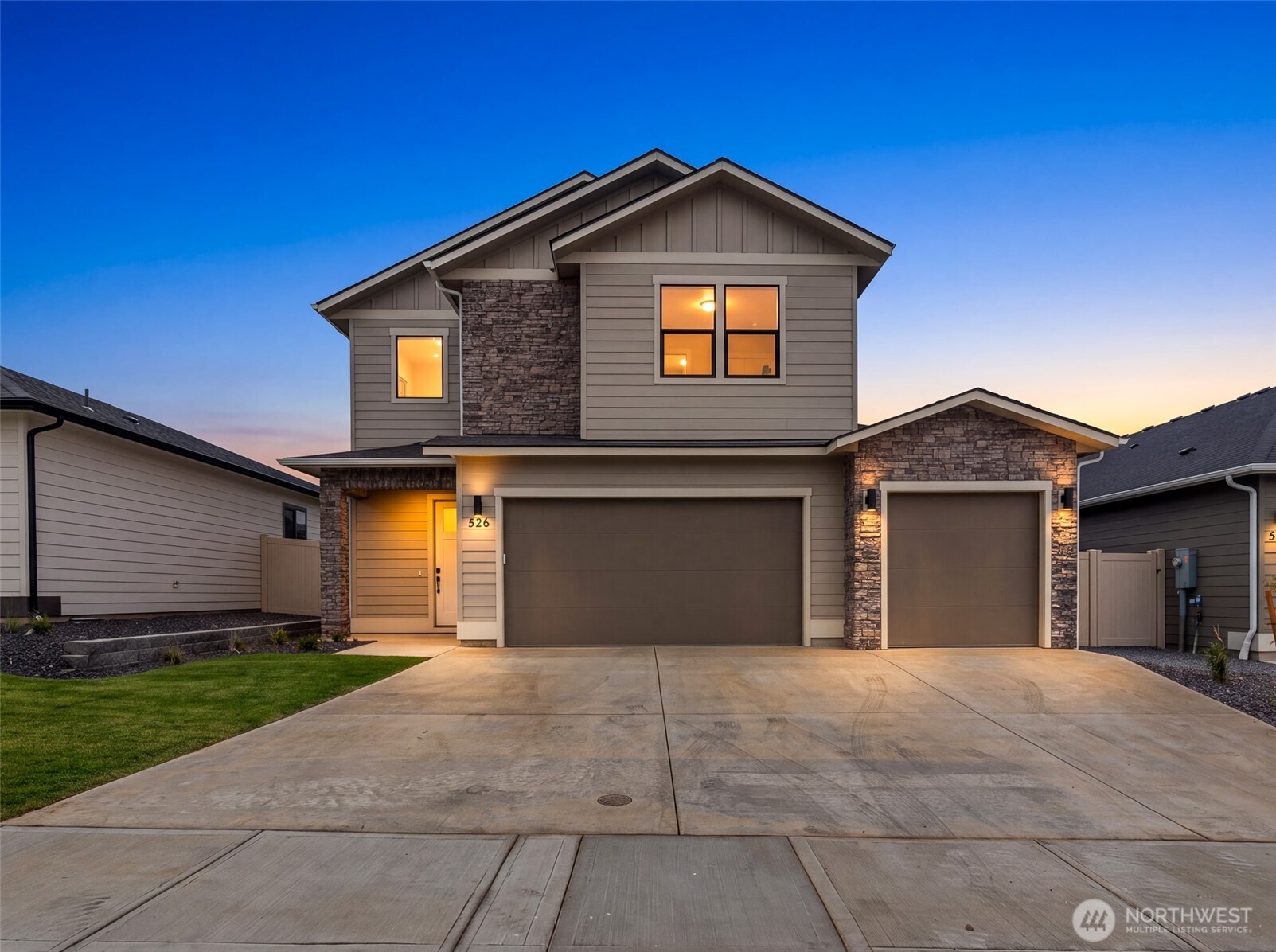 526 S Oasis Loop
