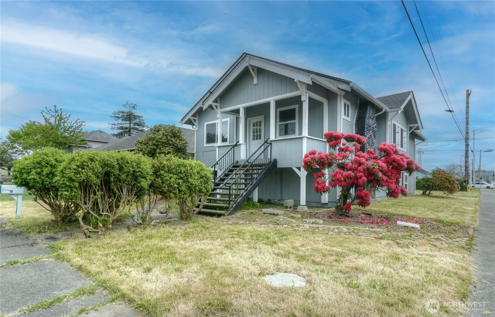 621 W 2nd Street