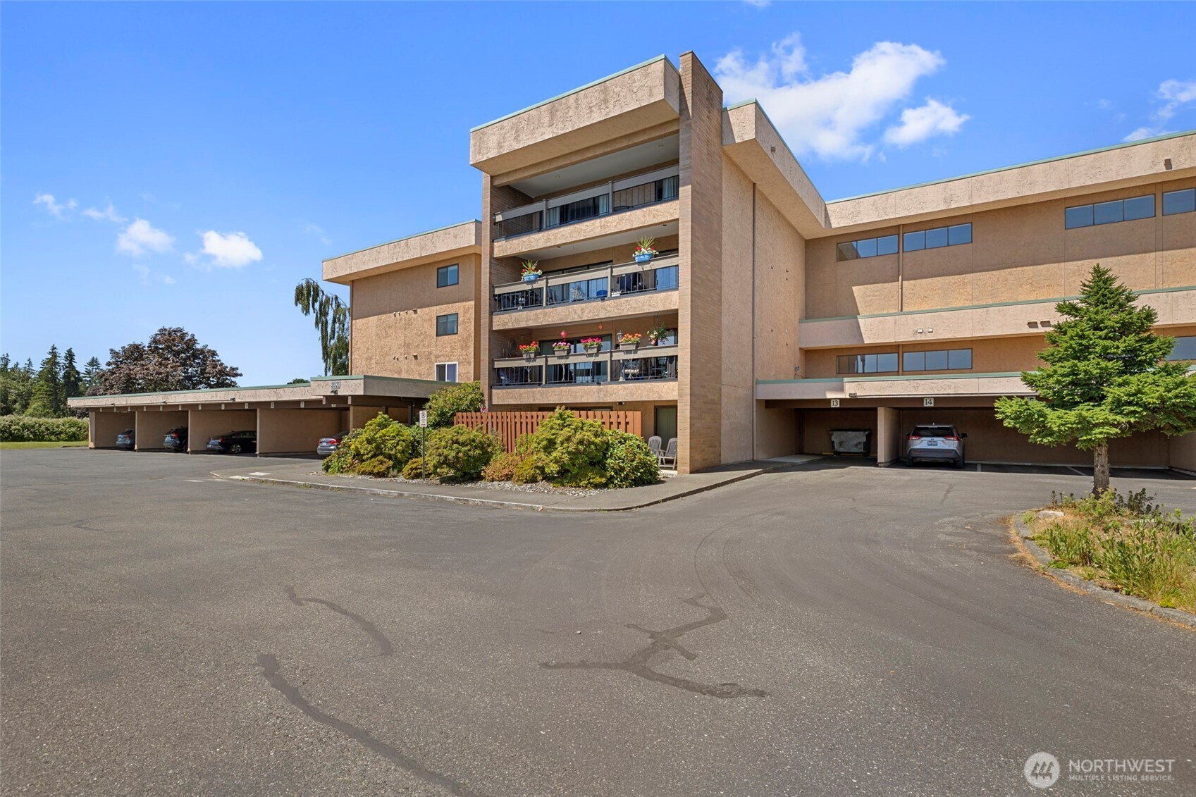 2021 N Laventure Road #201