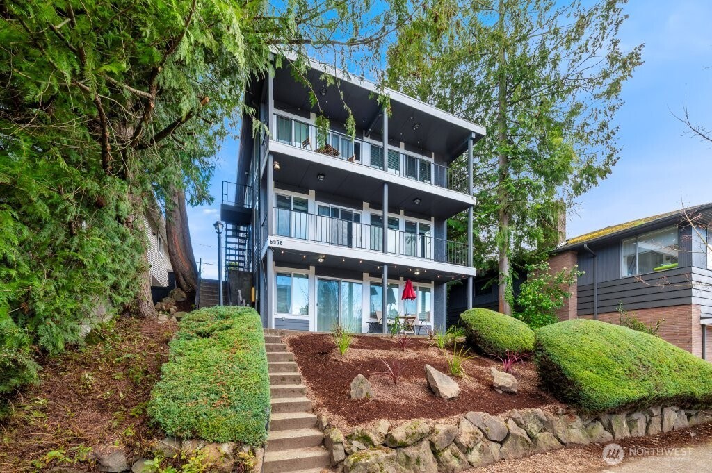 5954 Fauntleroy Way SW