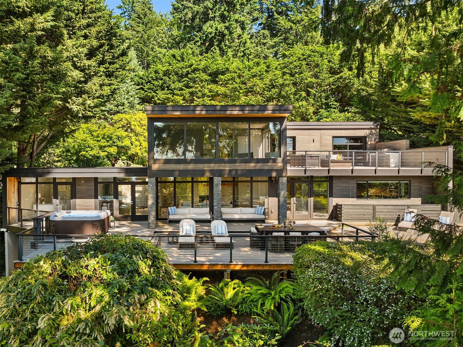 899 NW Elford Drive