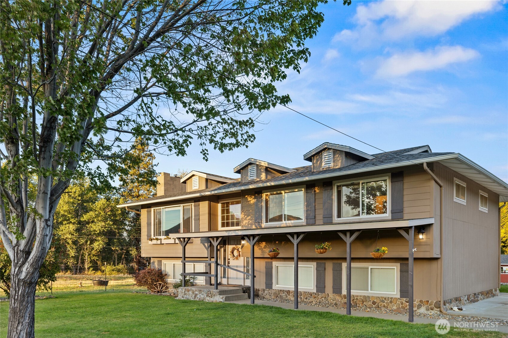 7600 Manastash Road — home for sale
