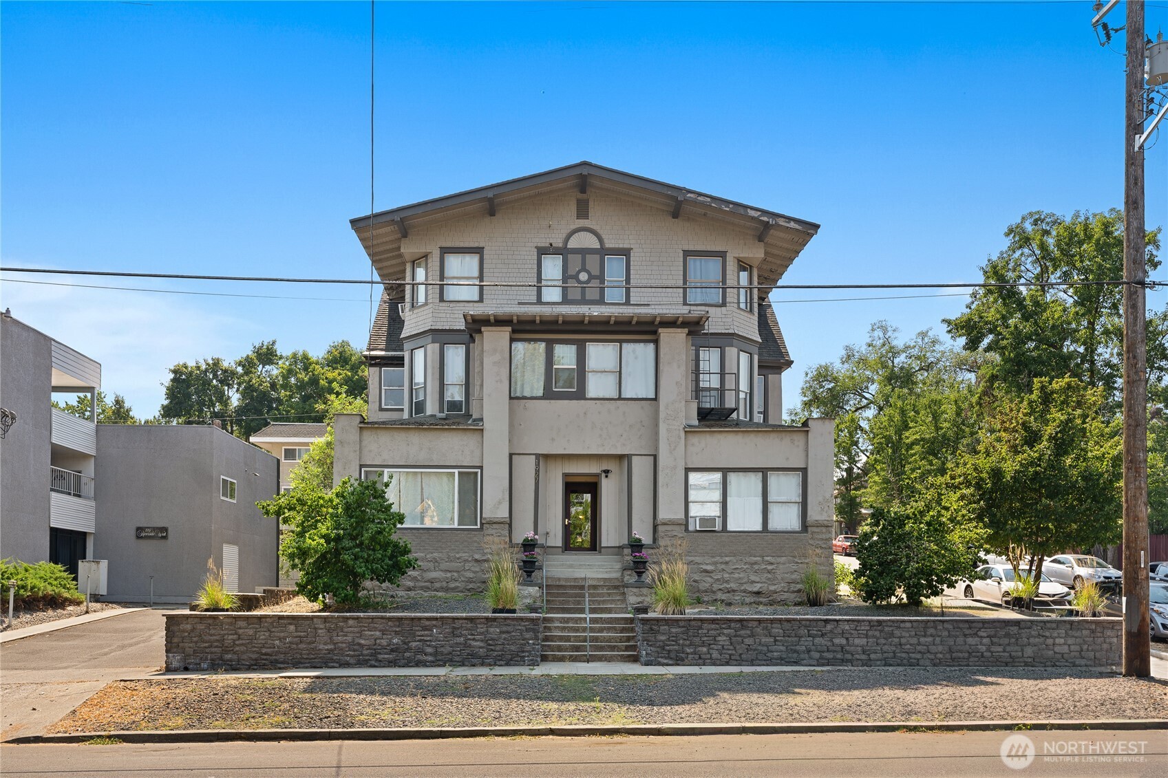 1927 W Riverside Avenue — home for sale
