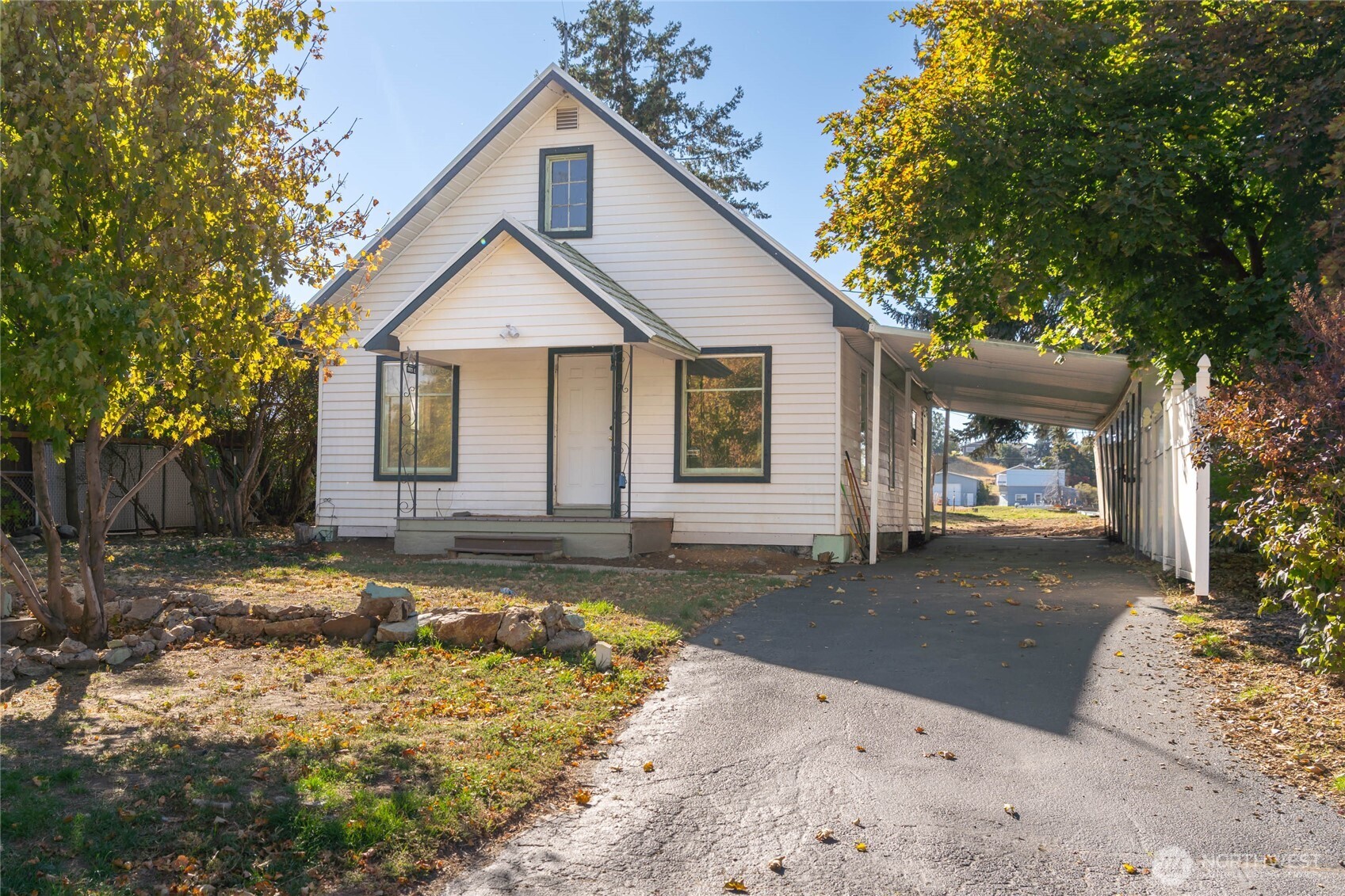 800 E Locust — home for sale