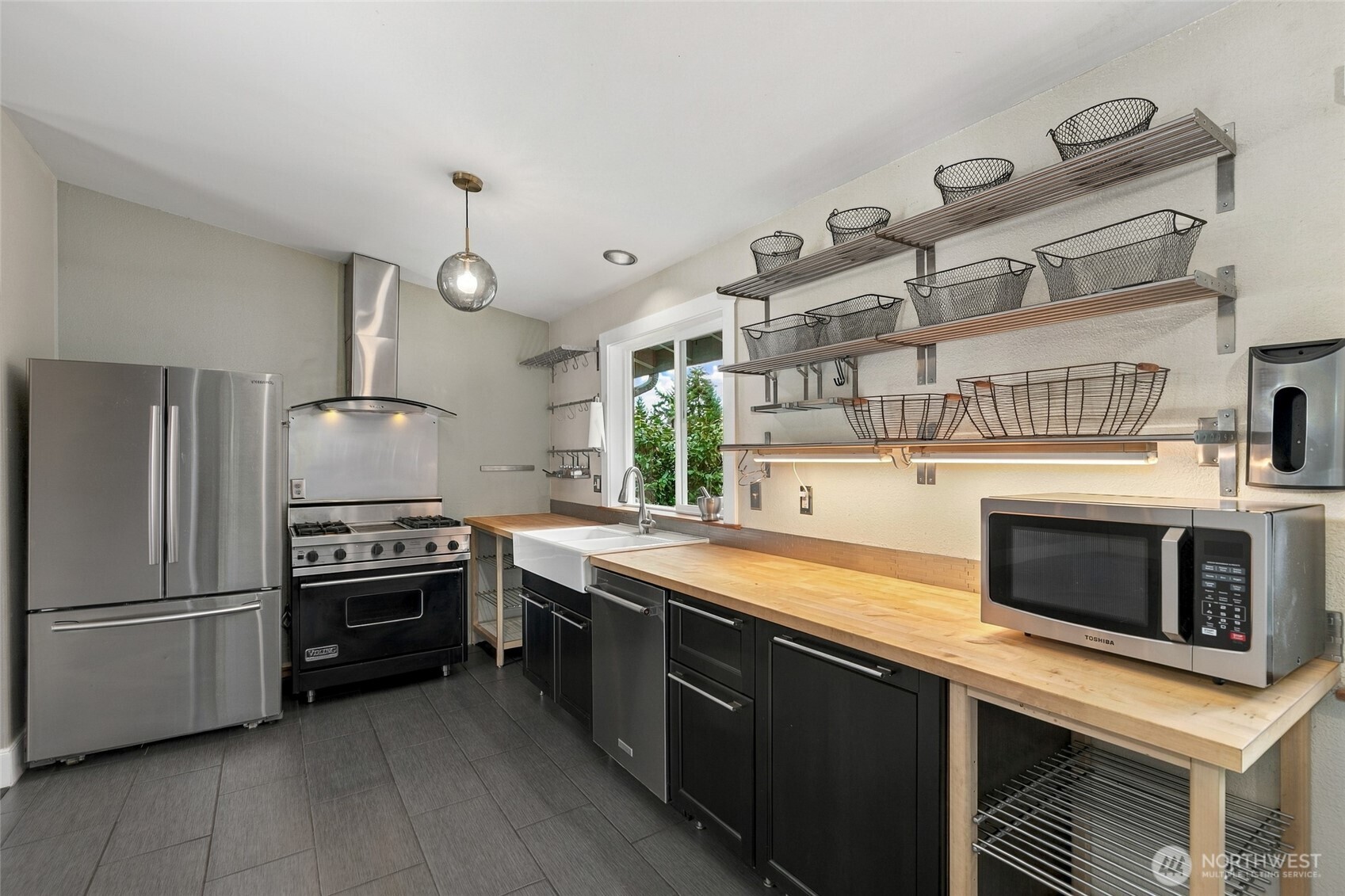 365 SE Valley View Way — home for sale