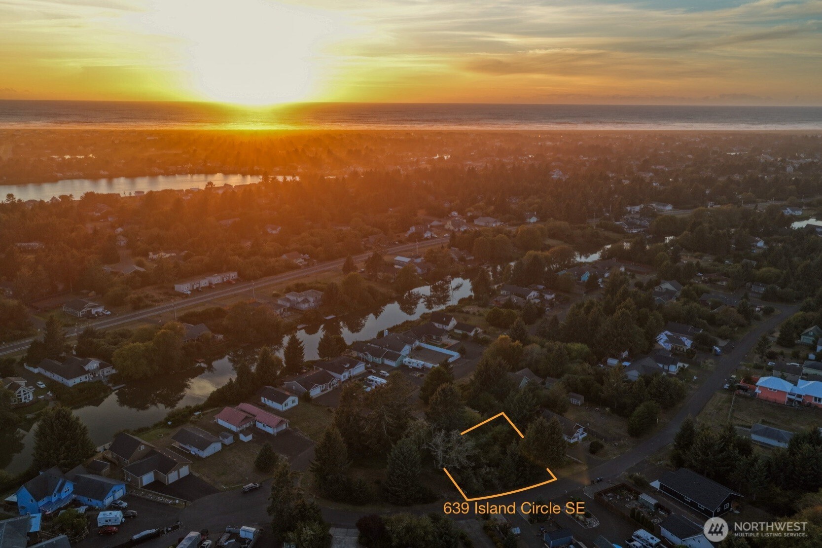 639 Island Circle SE — home for sale