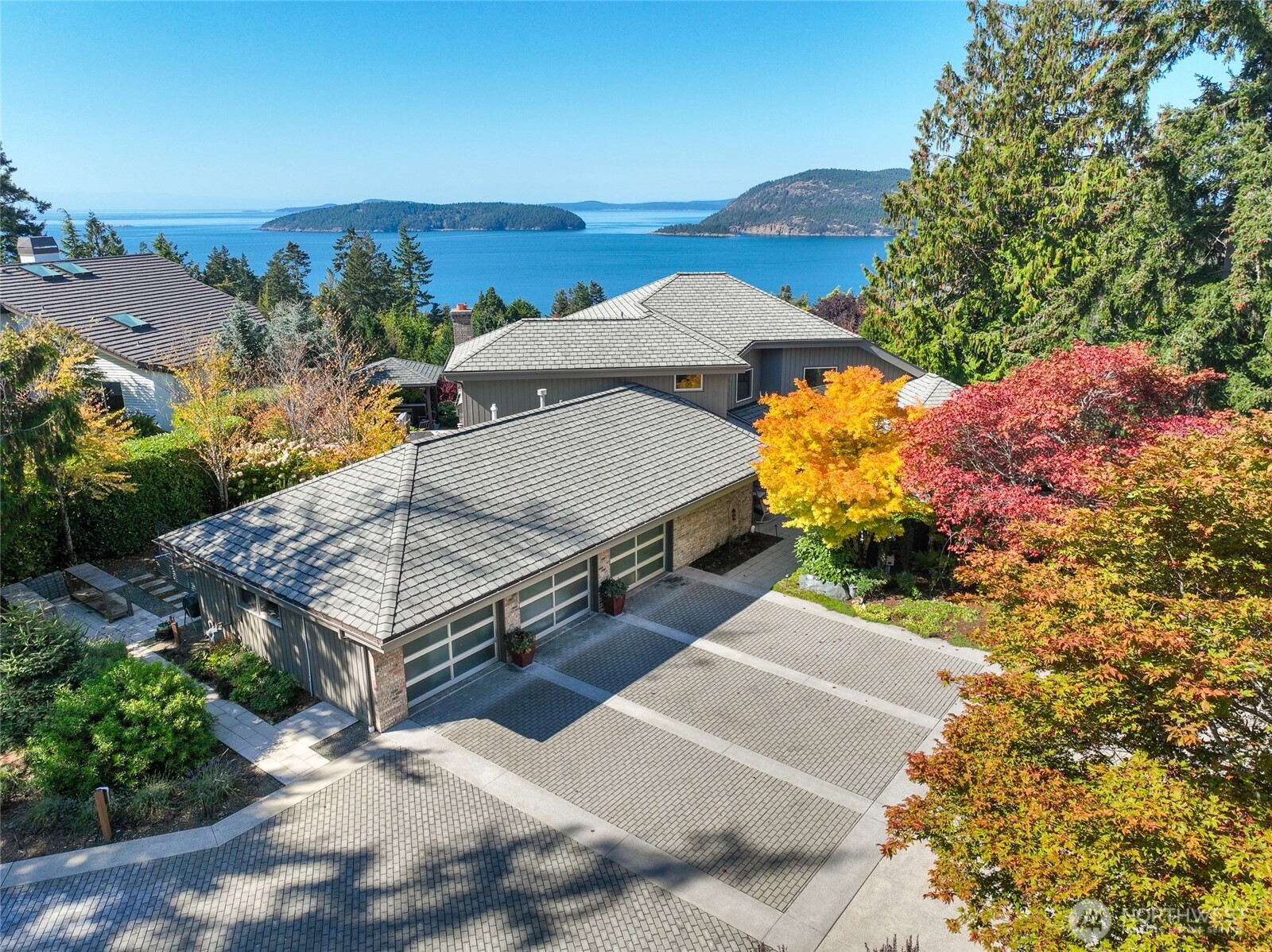 11633 Pointe Place — home for sale