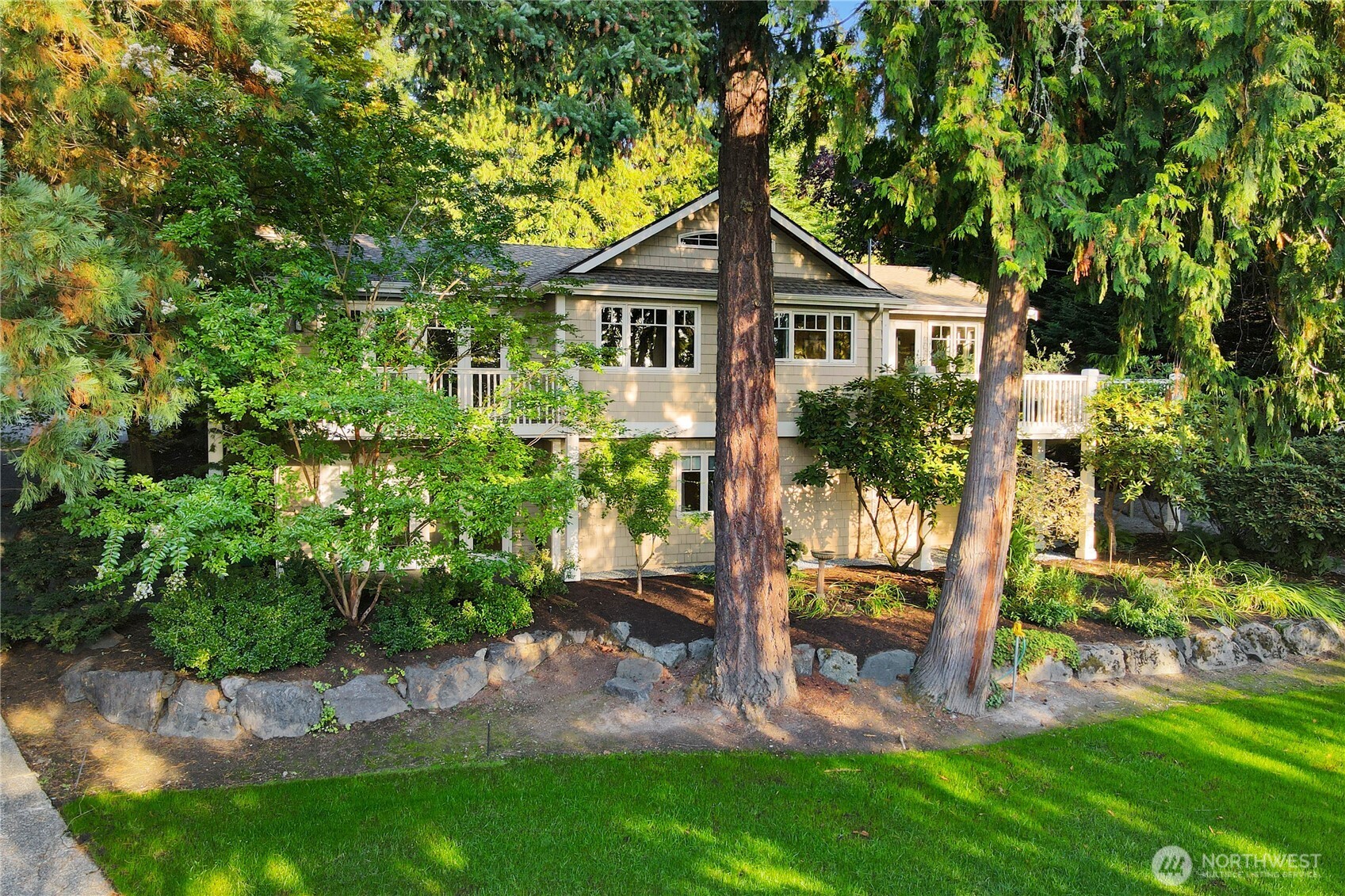 6720 W Mercer Way — home for sale