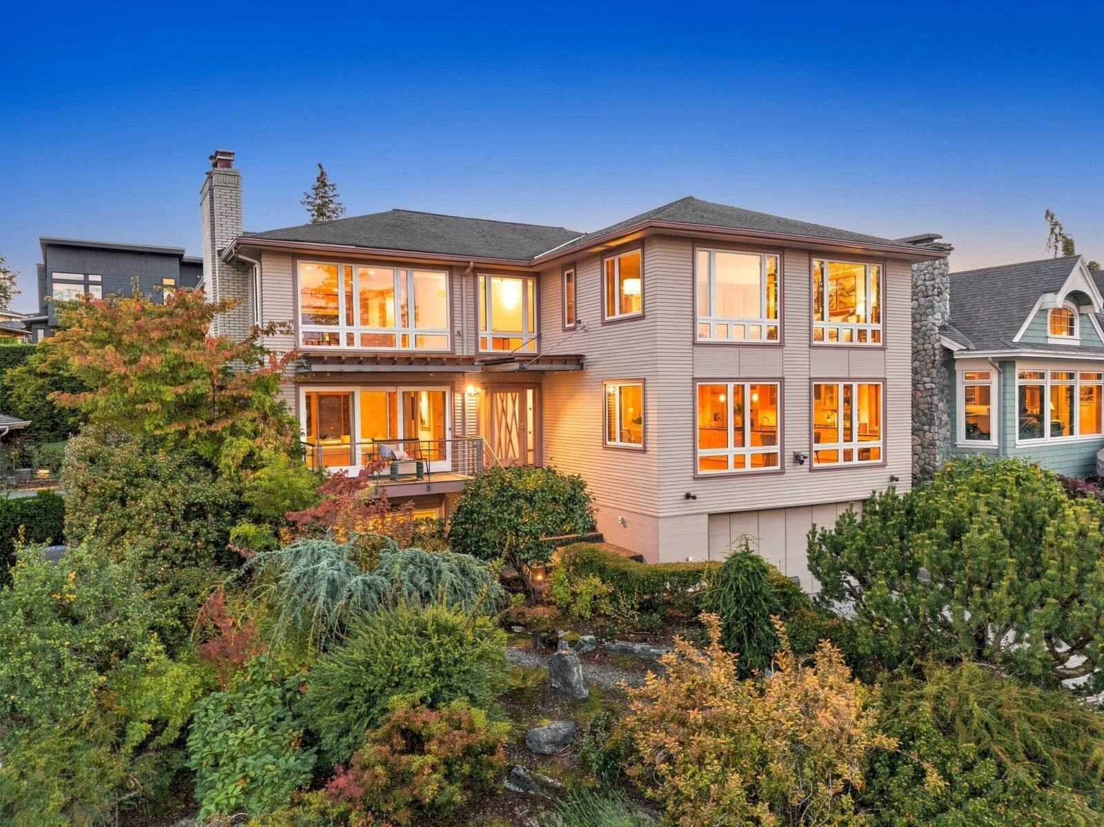 8229 Lakemont Drive NE — home for sale