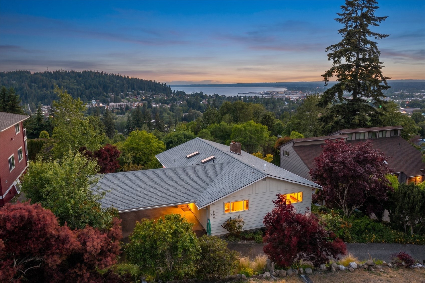 909 Queen Street — home for sale